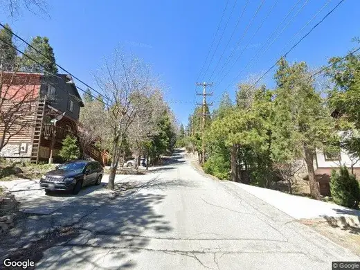 Tree-lined street leading to Serenity Lodge, a detox center in Los Angeles.